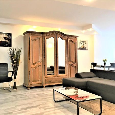 Large Apartment In Ultra-Central Location Brasov Ngoại thất bức ảnh