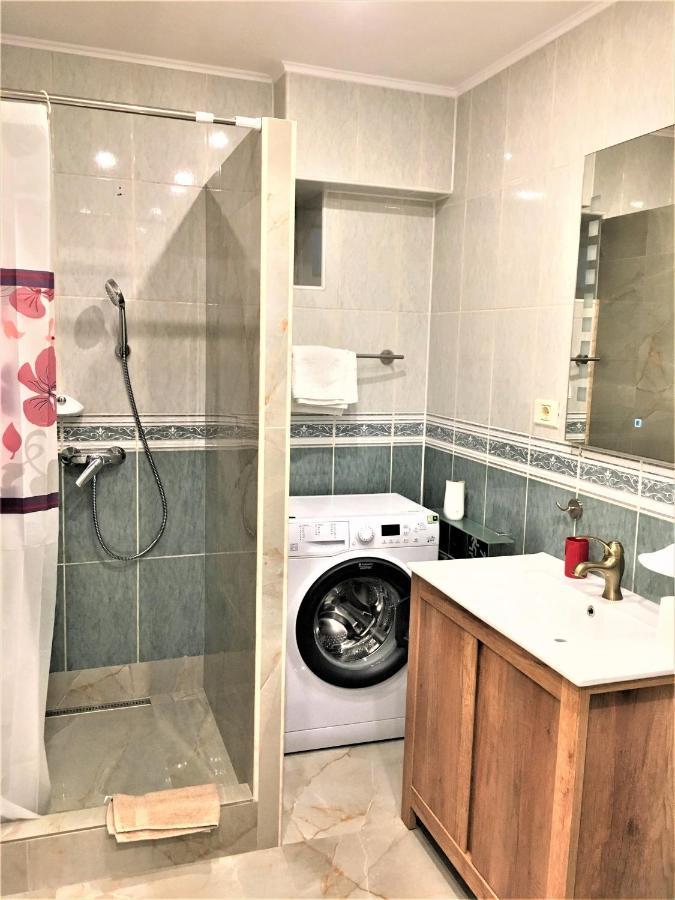 Large Apartment In Ultra-Central Location Brasov Ngoại thất bức ảnh