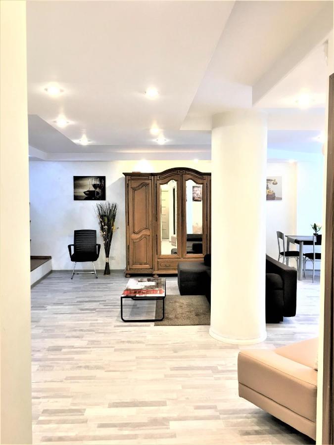 Large Apartment In Ultra-Central Location Brasov Ngoại thất bức ảnh