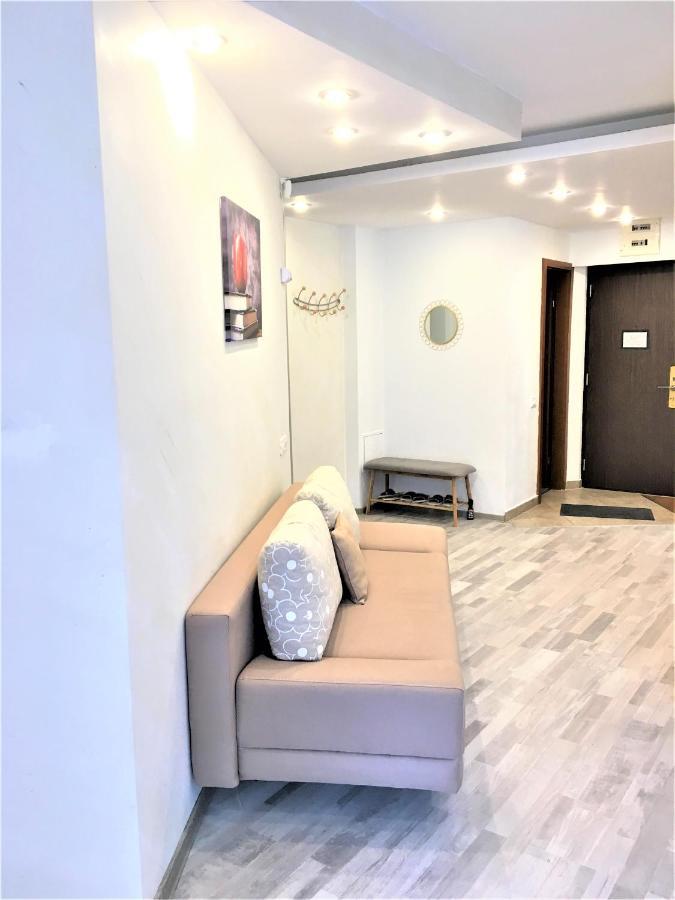 Large Apartment In Ultra-Central Location Brasov Ngoại thất bức ảnh
