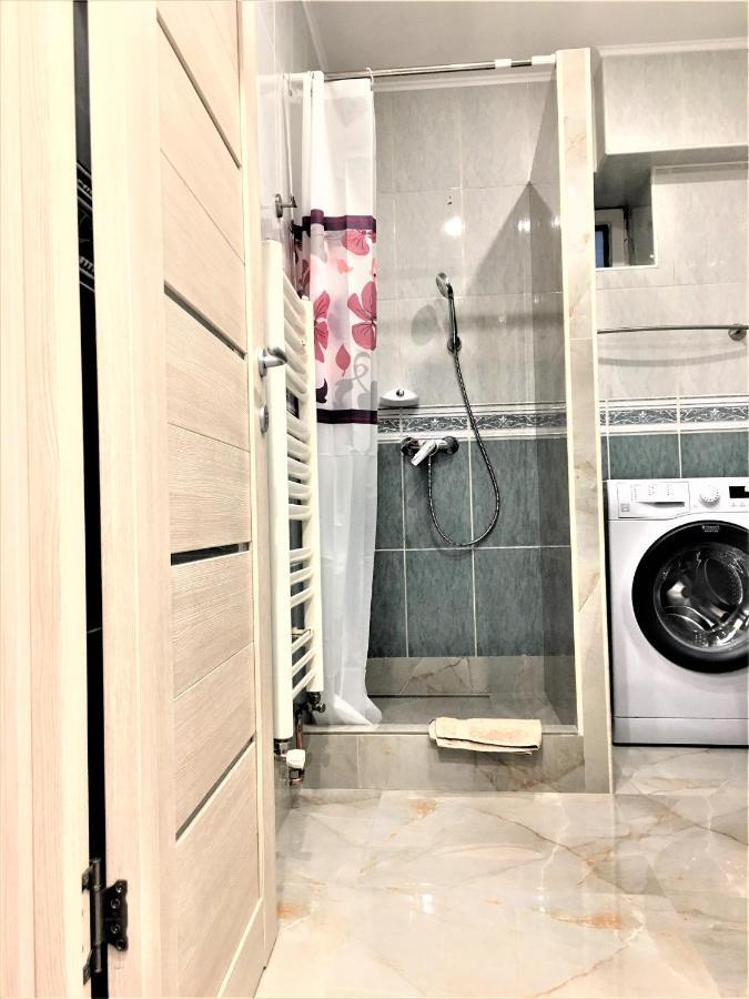 Large Apartment In Ultra-Central Location Brasov Ngoại thất bức ảnh