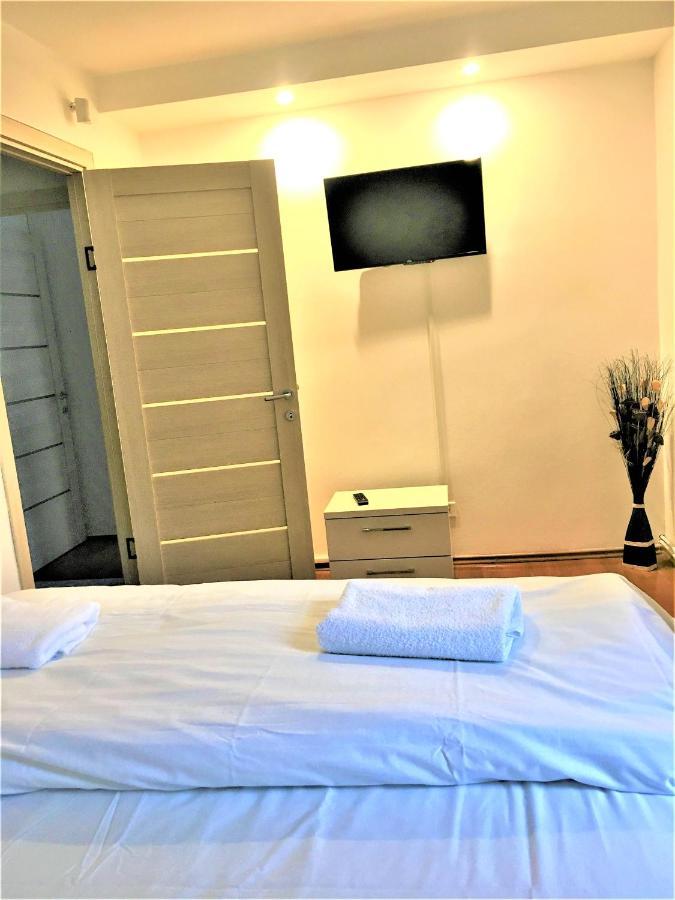 Large Apartment In Ultra-Central Location Brasov Ngoại thất bức ảnh